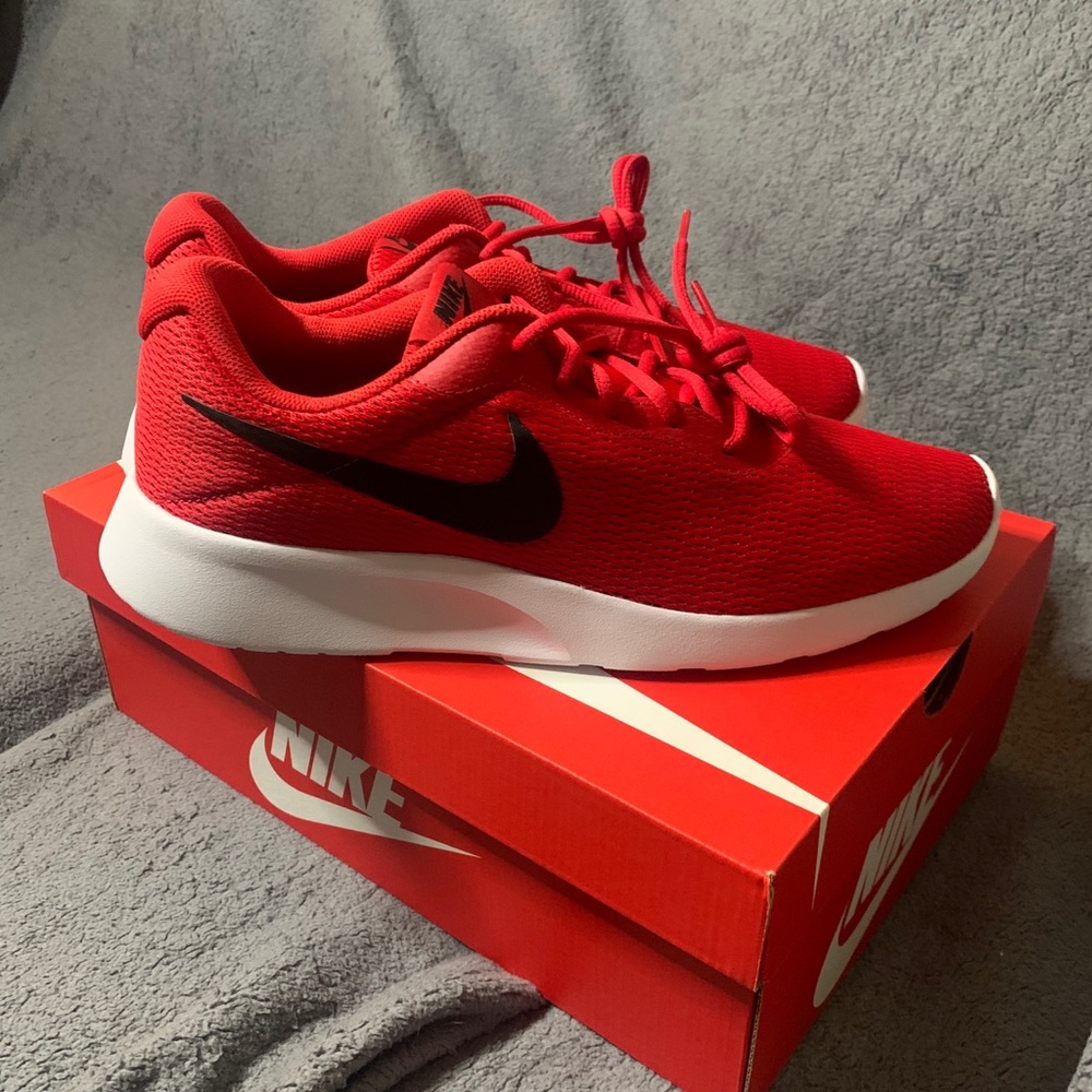 Nike Tanjun Athletic Shoes!